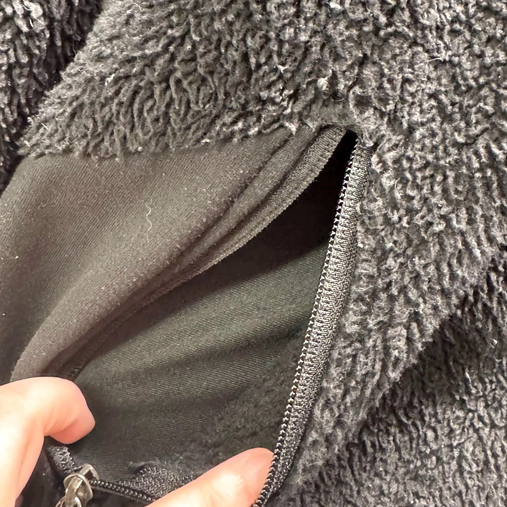 Mountain Hardwear Mountain Hardwear Jacket Womens Large Black Sherpa Fleece Full Zip Hiking Warm Winter Size L / US 10 / IT 46 - 7 Thumbnail