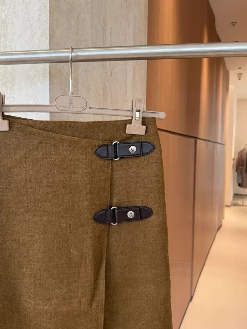 Loro Piana Loro Piana Camel Linen and Wool Blend Buckle Skirt Size 25" / US 0 / IT 36 - 2 Thumbnail