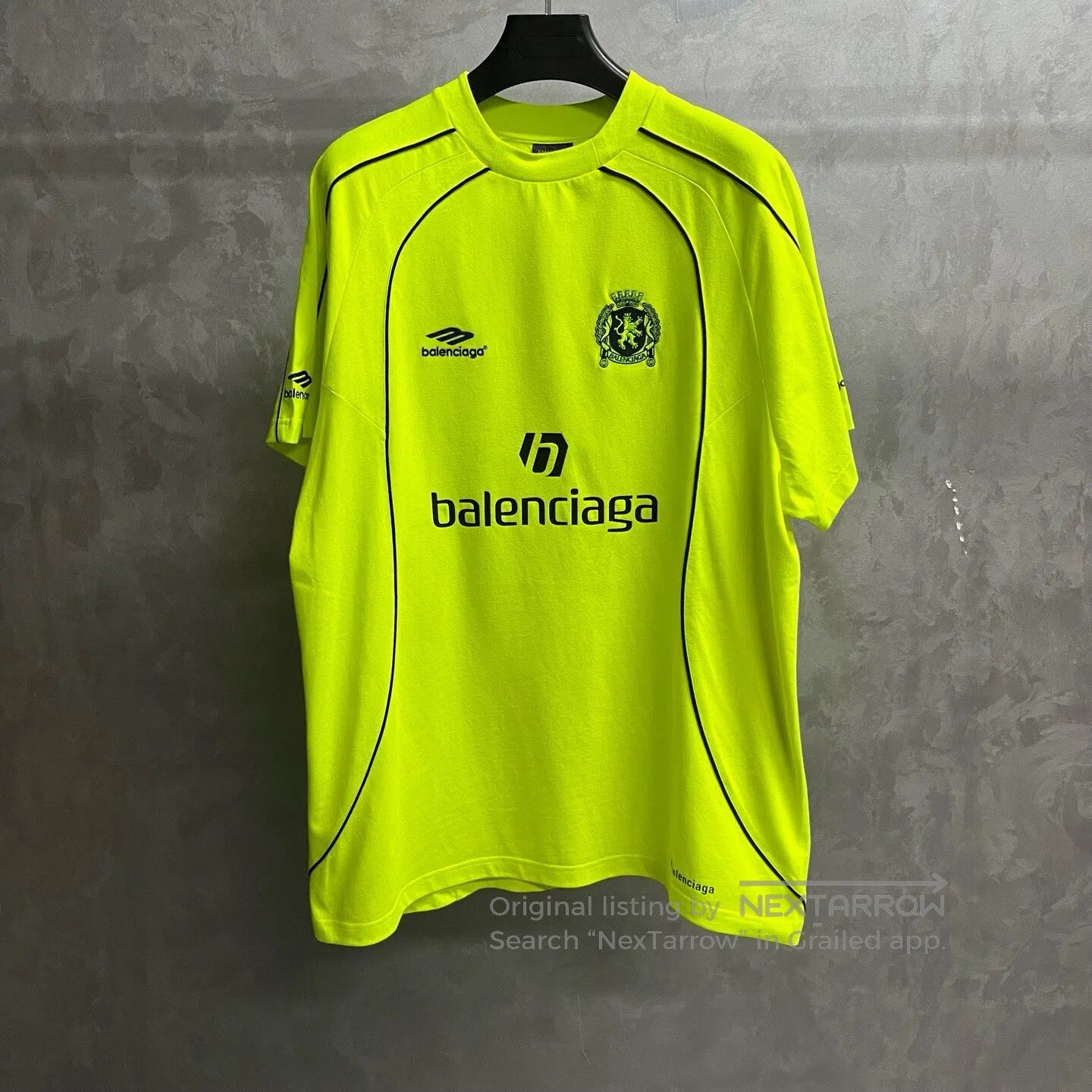 Balenciaga Balenciaga Fluorescent yellow logo-print round-neck casual Size US S / EU 44-46 / 1 - 1 Thumbnail