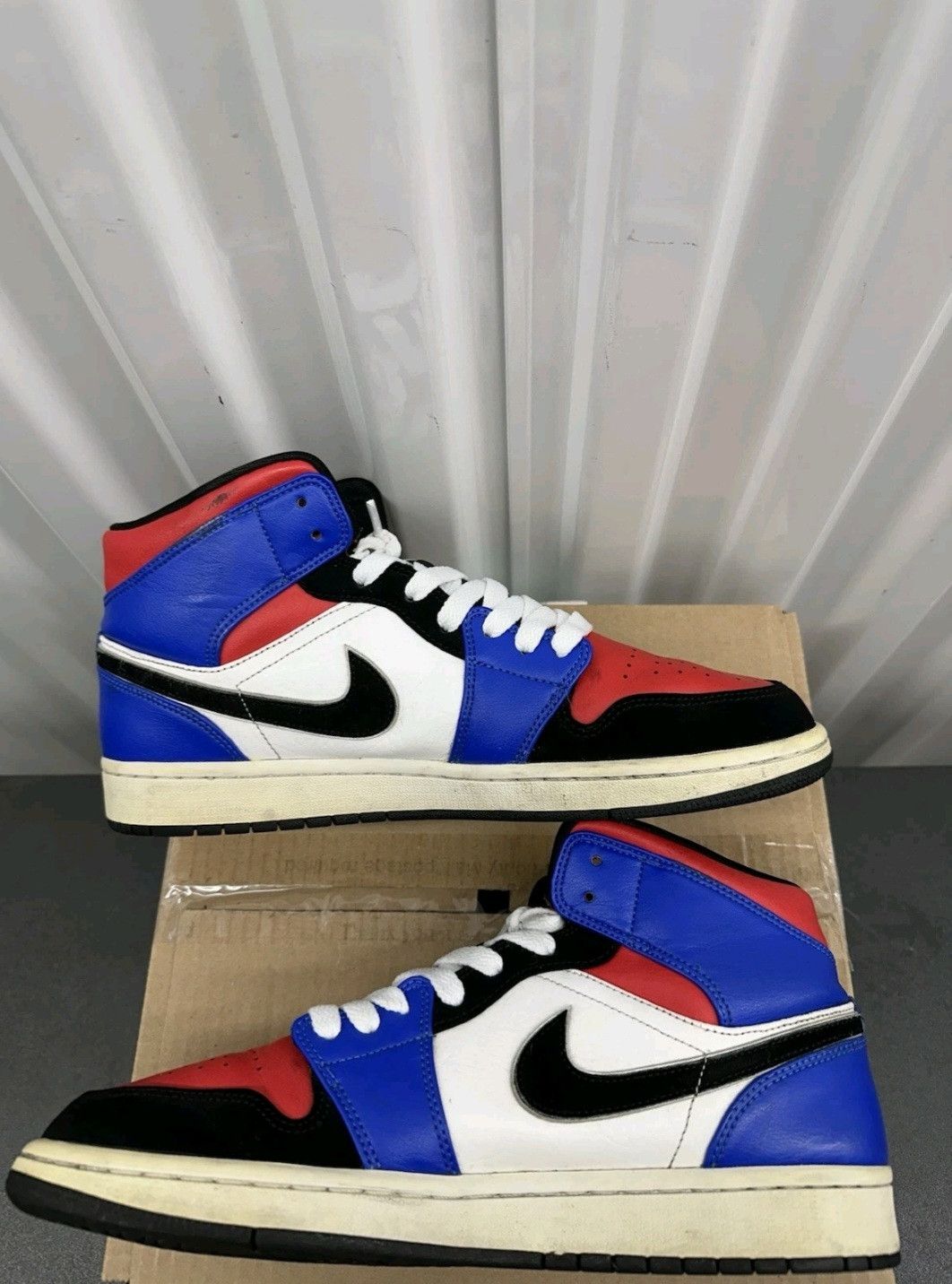 Jordan Brand Nike Air Jordan Retro 1 Mid Top 3 554724124 Size 10.5 Men Size US 10.5 / EU 43-44 - 4 Thumbnail