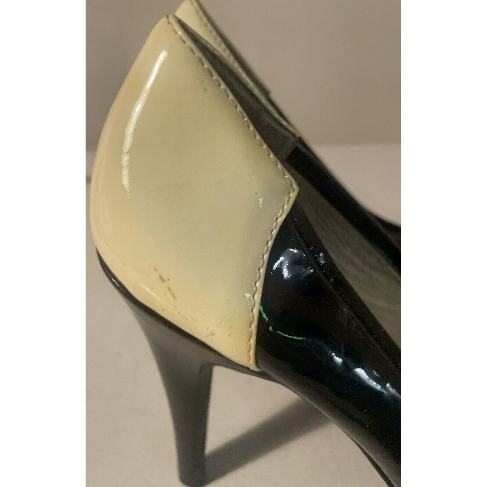 Michael Kors Michael Kors women's Size 7.5 Pressly Cap Toe Pump black & t Size US 7.5 / IT 37.5 - 8 Thumbnail