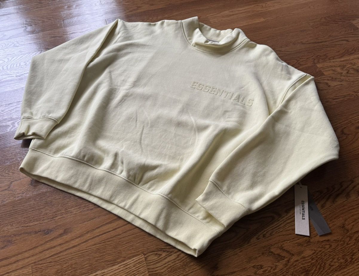 Essentials Large Mockneck Egg Shell Canary Sweatshirt Crewneck Pullover Size US L / EU 52-54 / 3 - 6 Thumbnail