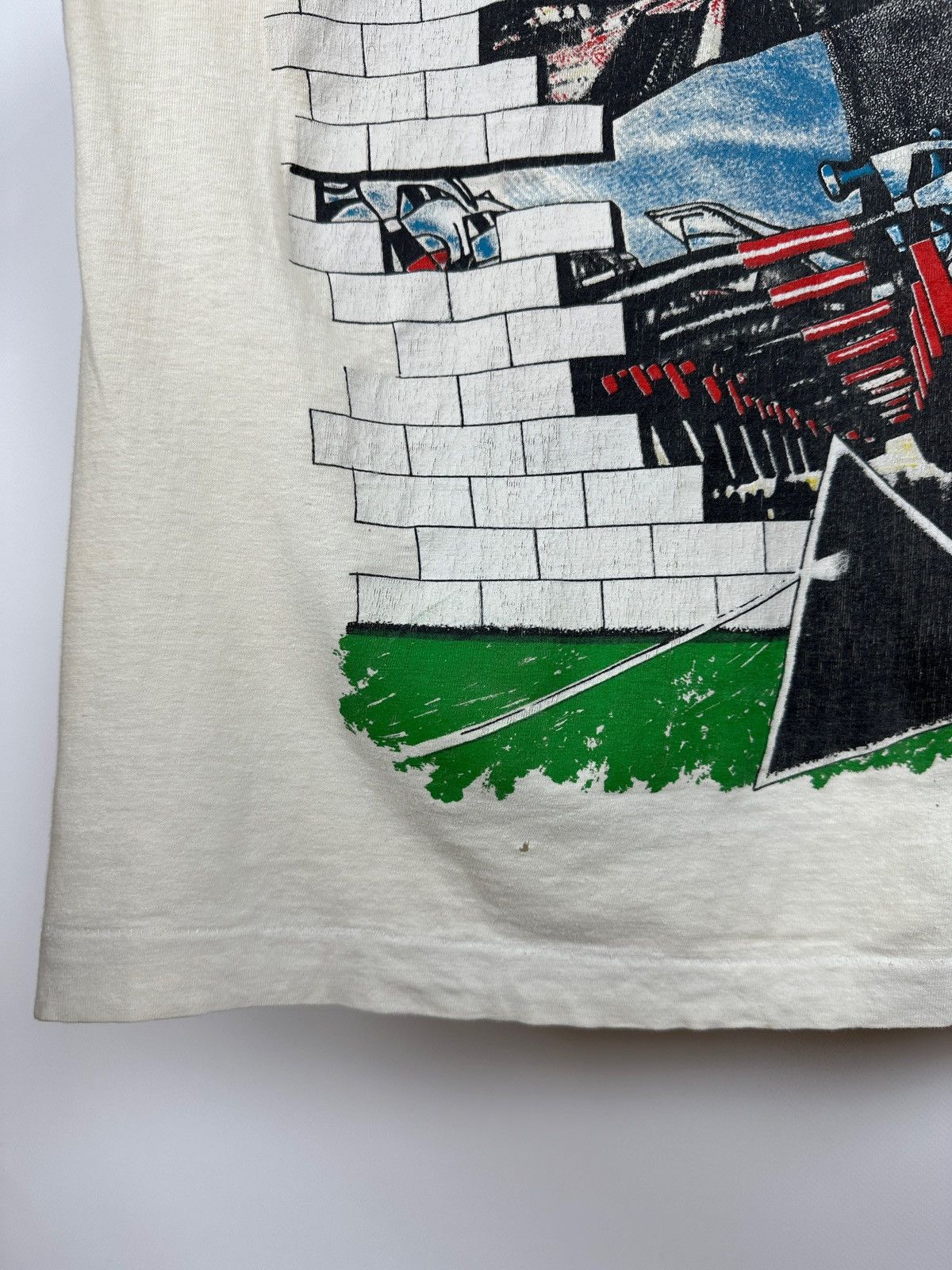 Band Tees Vintage Pink Floyd Division Bell Distressed The Wall T-Shirt Size US XL / EU 56 / 4 - 24 Thumbnail
