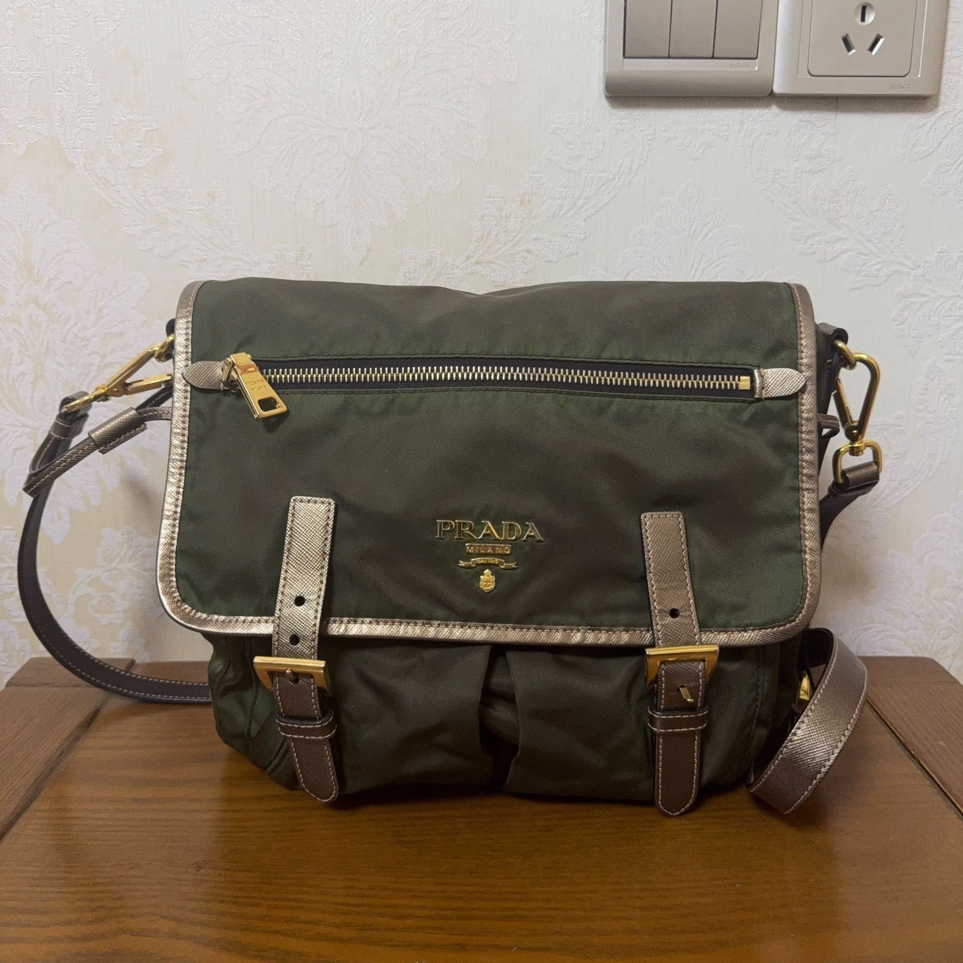 Prada Prada Green Shoulder Bag M Women Size ONE SIZE - 1 Thumbnail