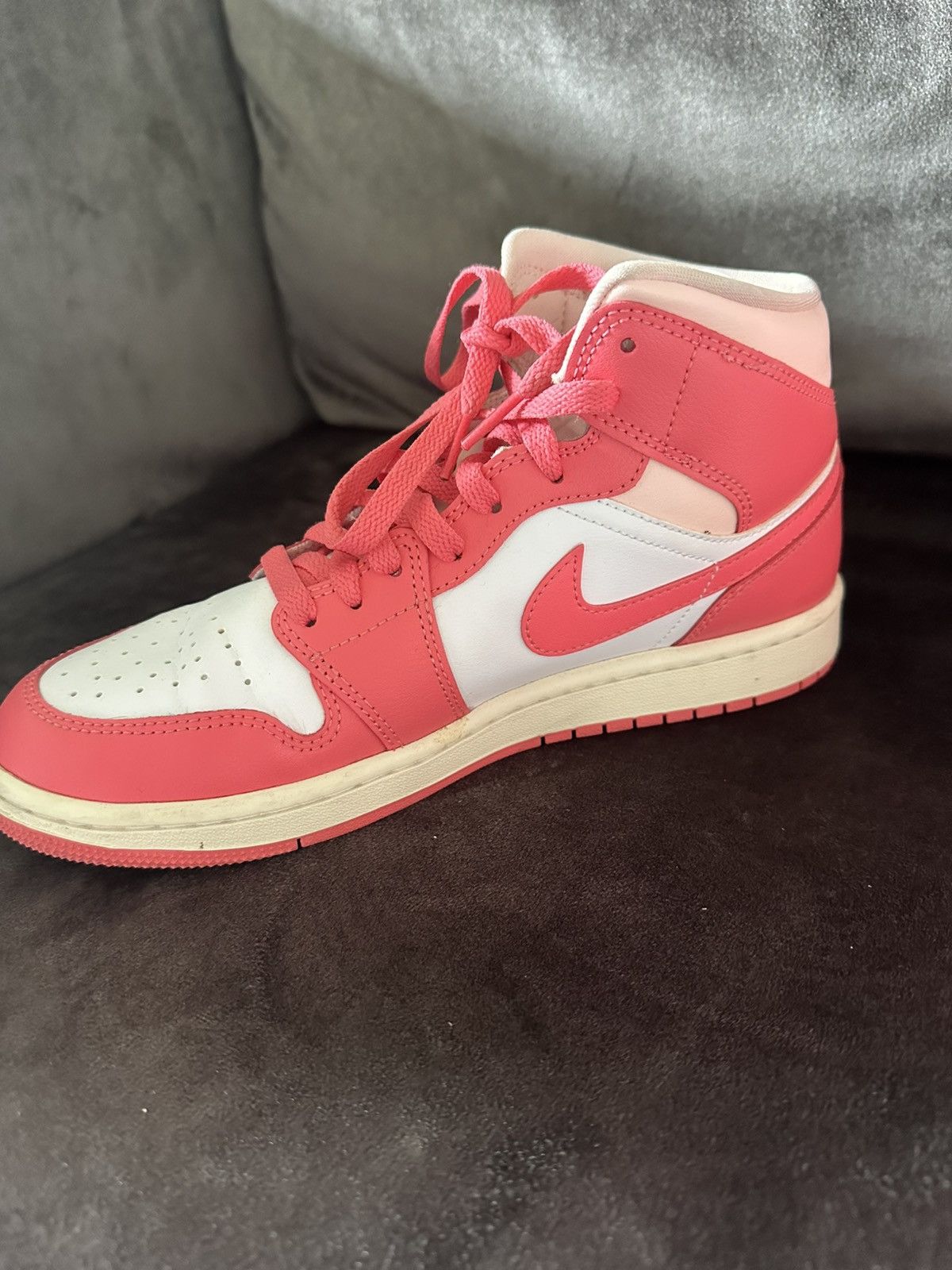 Nike Air Jordan 1 Mid ‘Strawberries and Cream’ Maat 40.5 Size US 9.5 / IT 39.5 - 5 Thumbnail