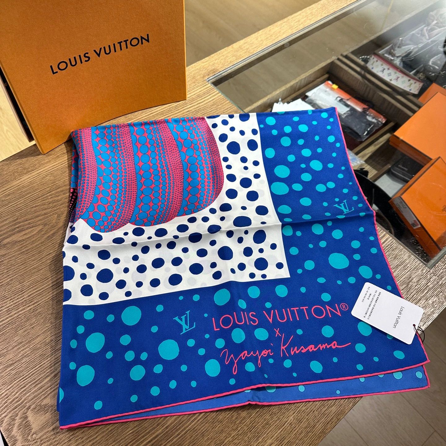 Louis Vuitton LV x Yayoi Kusama Polka Dot Pumpkin Silk Scarf Size ONE SIZE - 2 Thumbnail