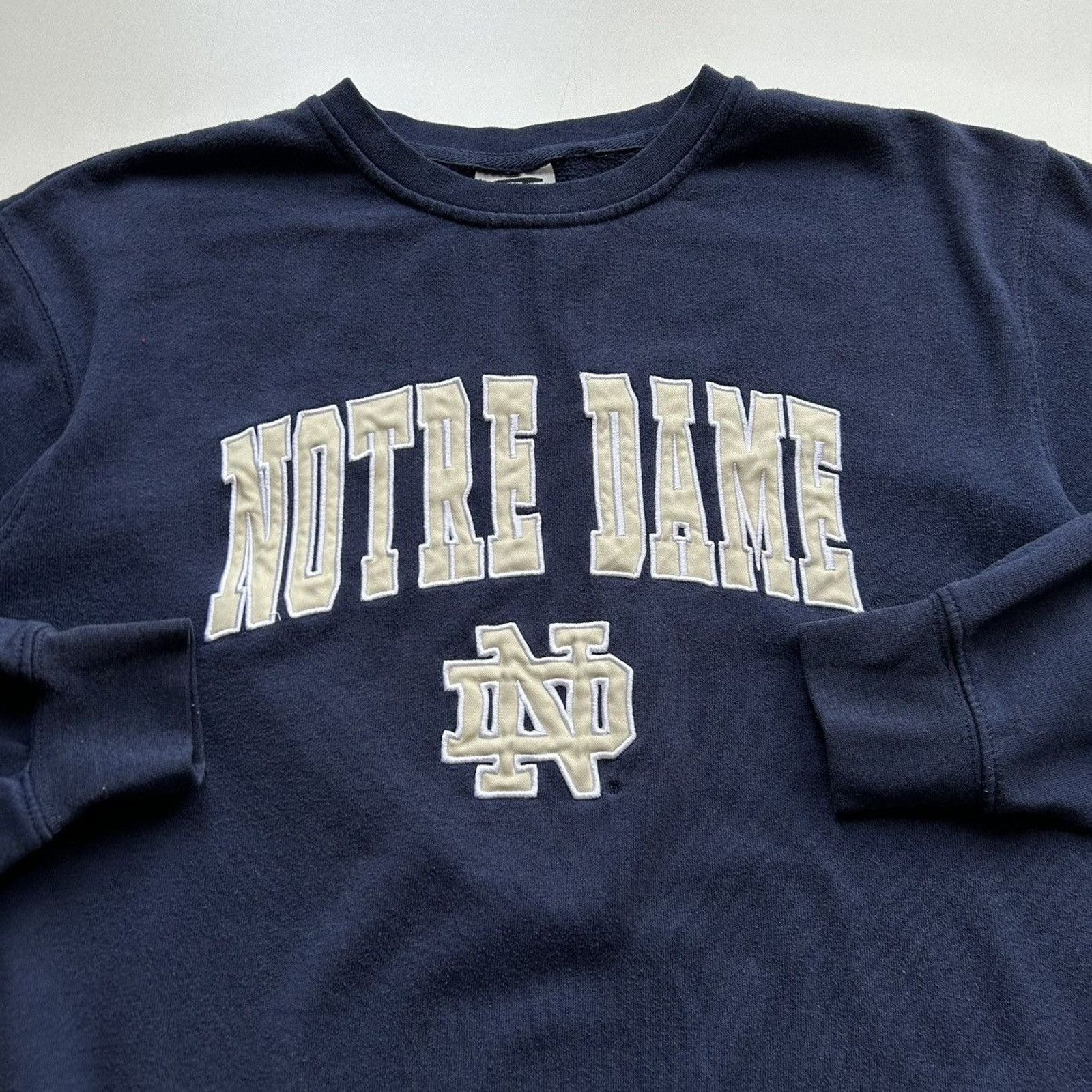 NCAA Vintage Notre Dame Crewneck Medium Y2K NCAA Spell Out Logo Size US M / EU 48-50 / 2 - 2 Thumbnail
