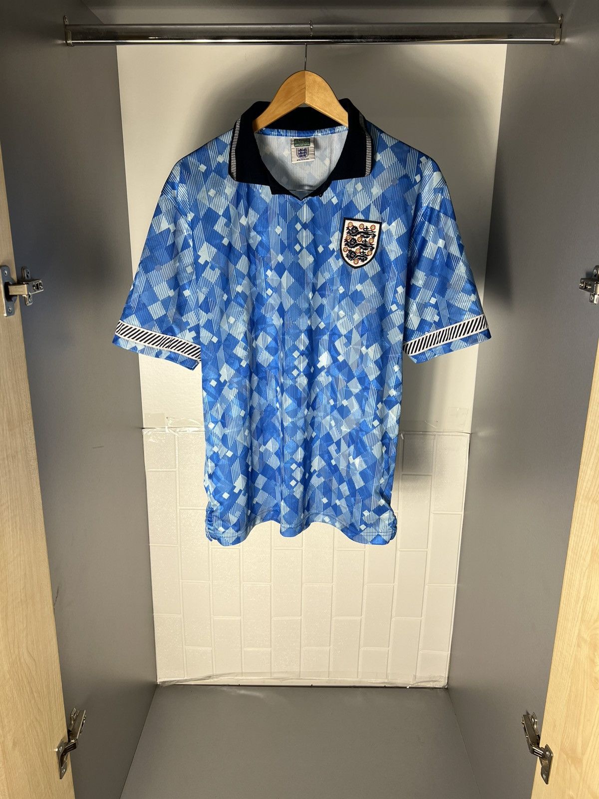 Vintage VERY RARE UMBRO ENGLAND RETRO SOCCER JERSEY MANCHESTER Y2K Size US L / EU 52-54 / 3 - 1 Thumbnail