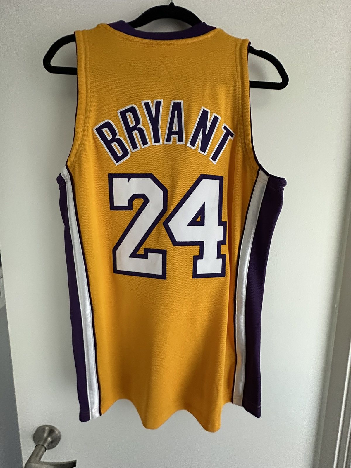 Mitchell & Ness KOBE BRYANT 2009-10 GOLD L.A LAKERS HOME AUTHENTIC JERSEY Size US M / EU 48-50 / 2 - 2 Thumbnail