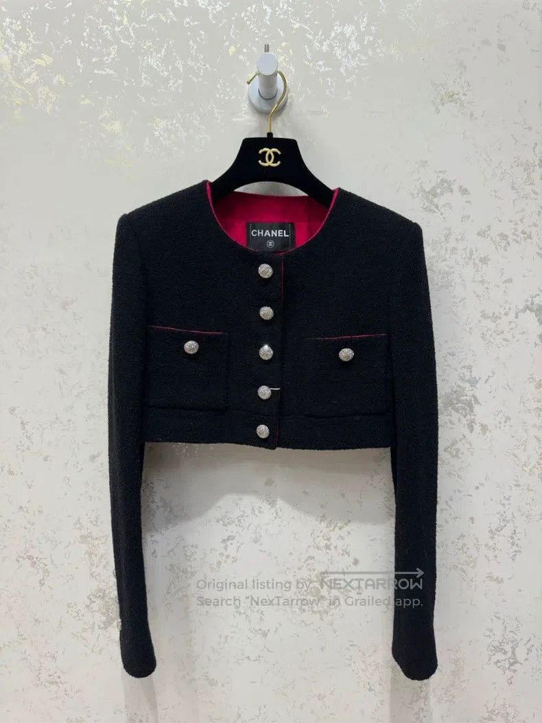 Chanel Chanel Classic black short jacket with diamond buckle Size XS / US 0-2 / IT 36-38 - 1 Thumbnail
