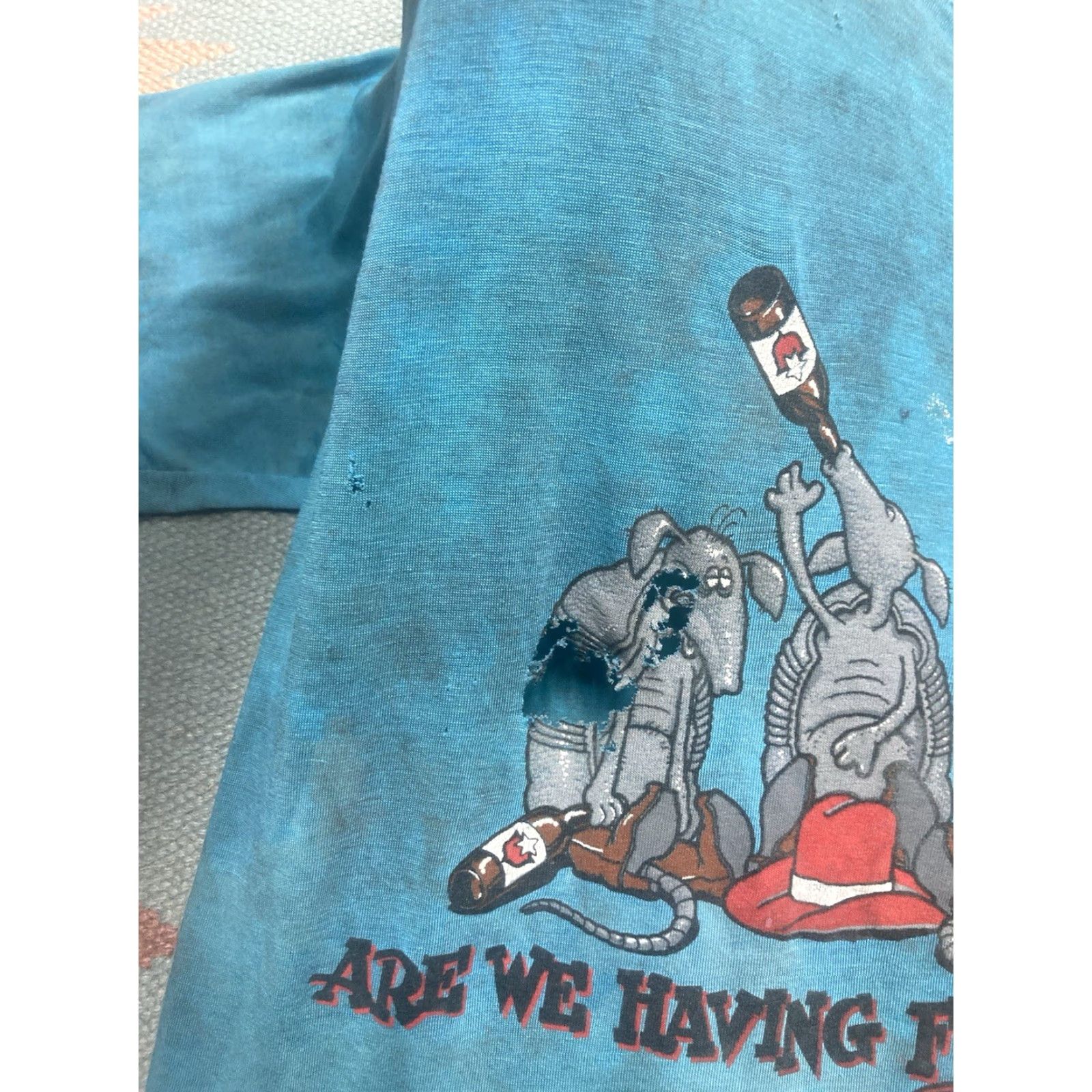 Thrasher VINTAGE 80s T shirt Houston Texas Armadillos Distressed Thrashed Worn Thin Large Mens Blue 80s Shirt Size US L / EU 52-54 / 3 - 5 Thumbnail