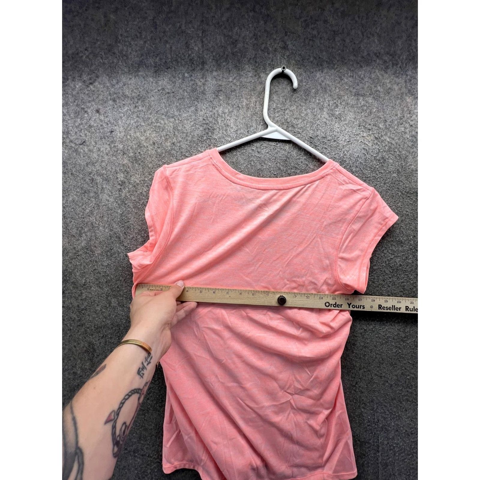 Reebok Reebok shirt Womens Small Pink V Neck Cap Sleeve Lightweight athletic top Size S / US 4 / IT 40 - 2 Thumbnail