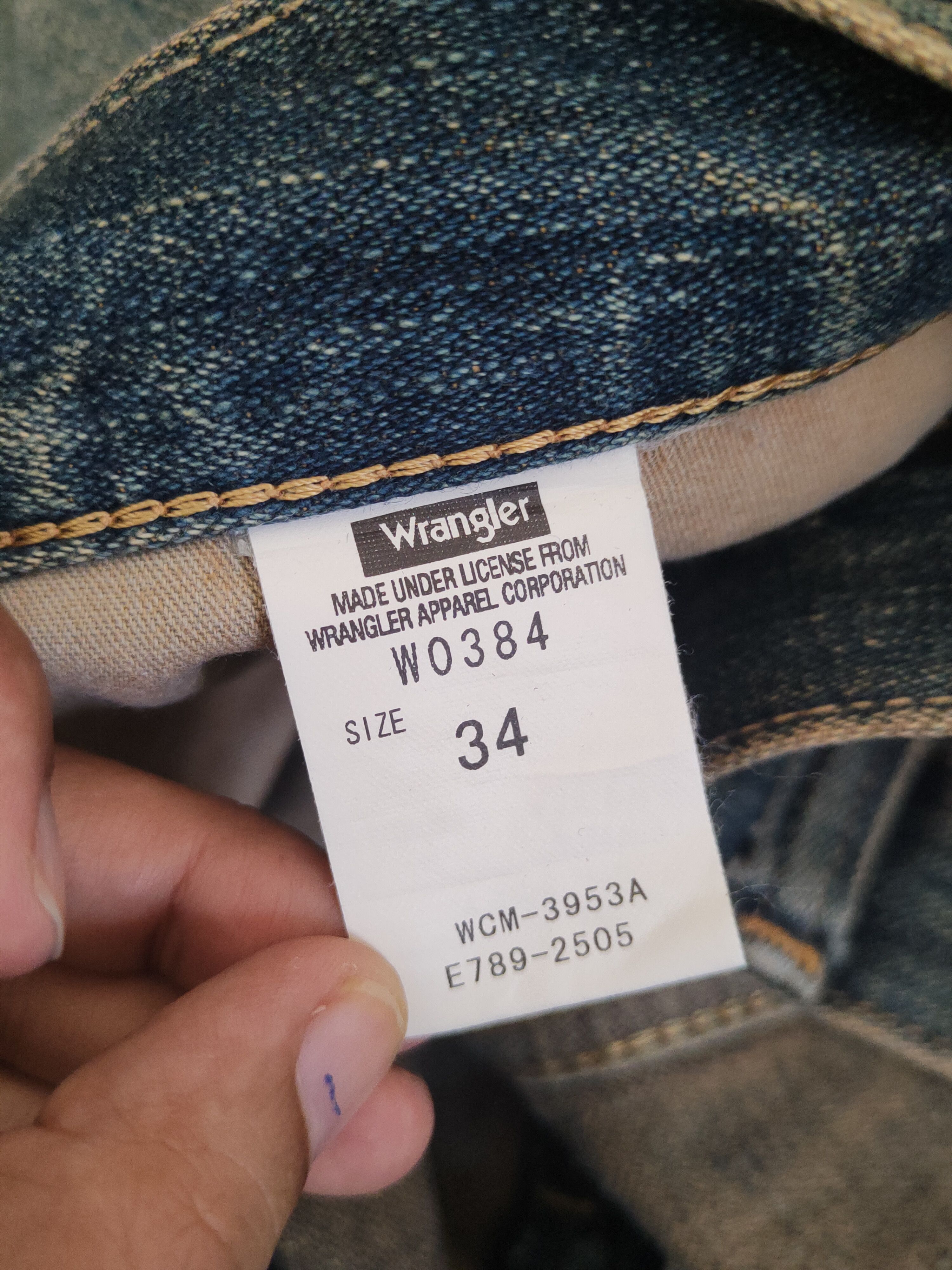 Vintage Wrangler Dark Blue Distressed Ripped denim Jeans #W1875 Size US 35 - 14 Thumbnail