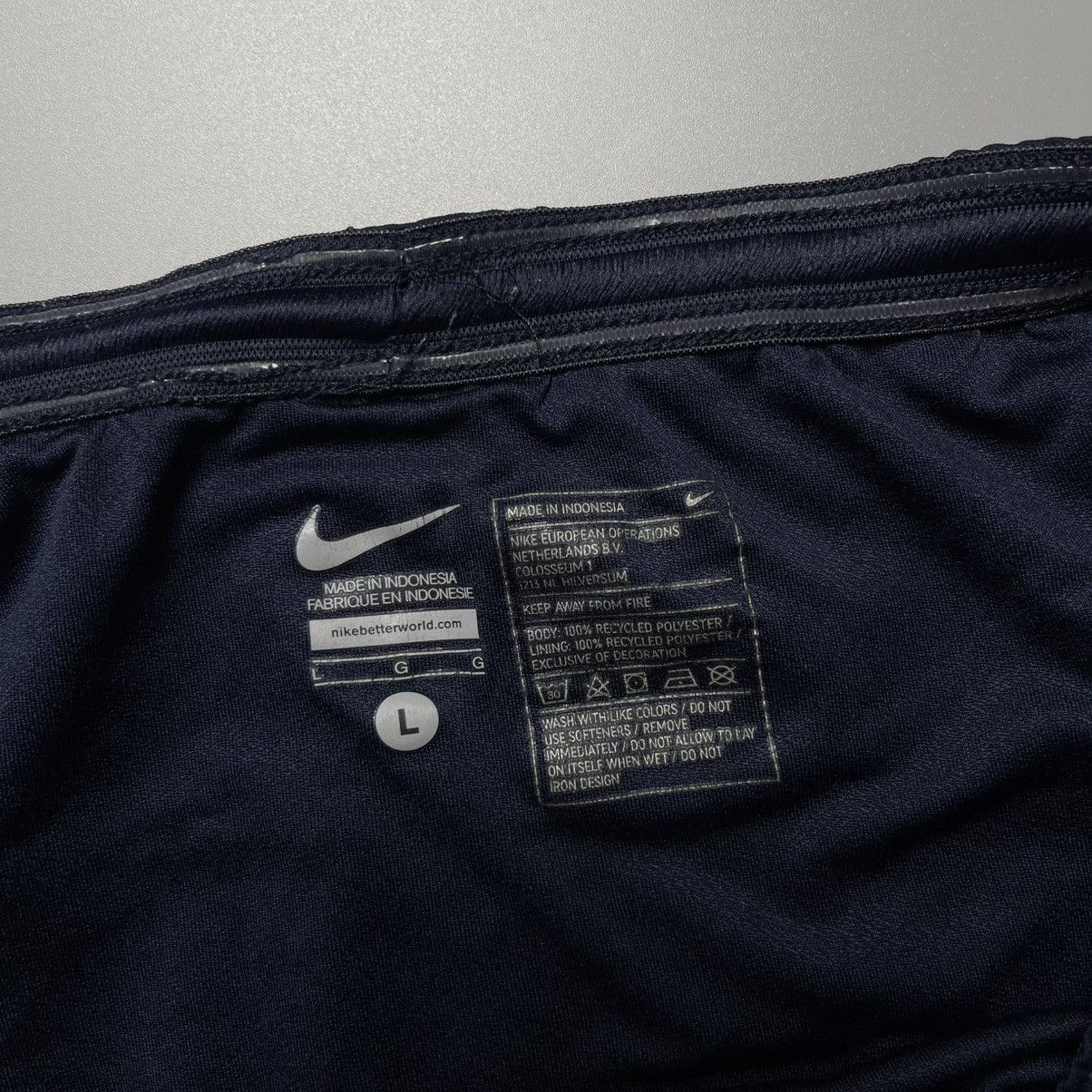 Vintage ENGLAND NIKE 2012/2013 FOOTBALL HOME SHORTS #3 COLE, BAINES Size US 36 / EU 52 - 5 Thumbnail