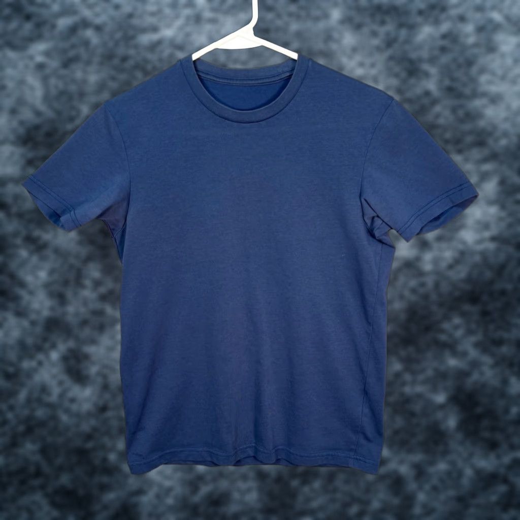 Uniqlo VINTAGE Uniqlo Womens T-Shirt Blue Crewneck Short Sleeve Size S Adult Womens Small Shirt Womens Blue Crew Neck Short Sleeve Size S / US 4 / IT 40 - 1 Thumbnail