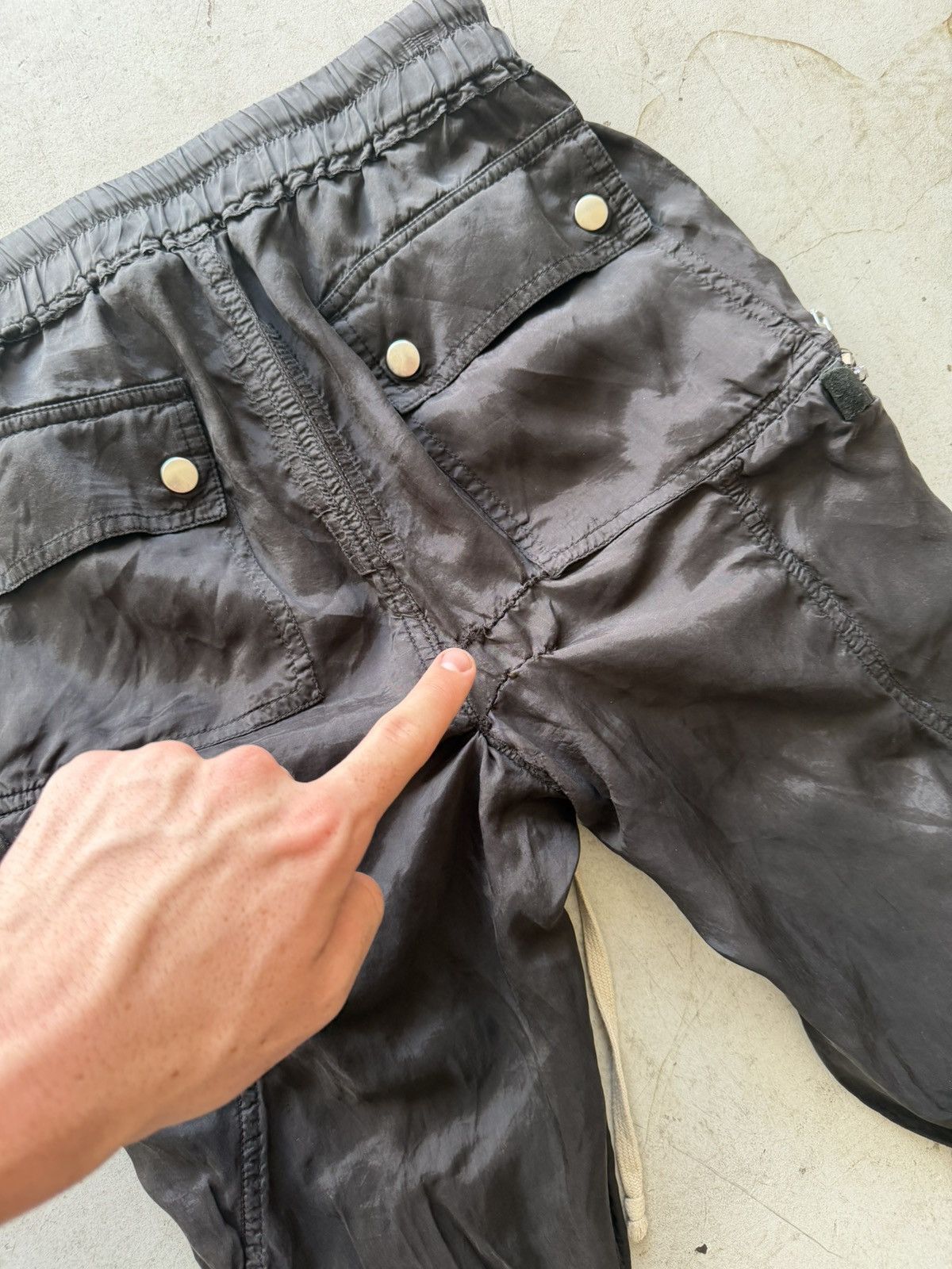 Rick Owens Rick Owens Tecuatl Bauhaus Silk Cargos Size US 26 / EU 42 - 6 Thumbnail