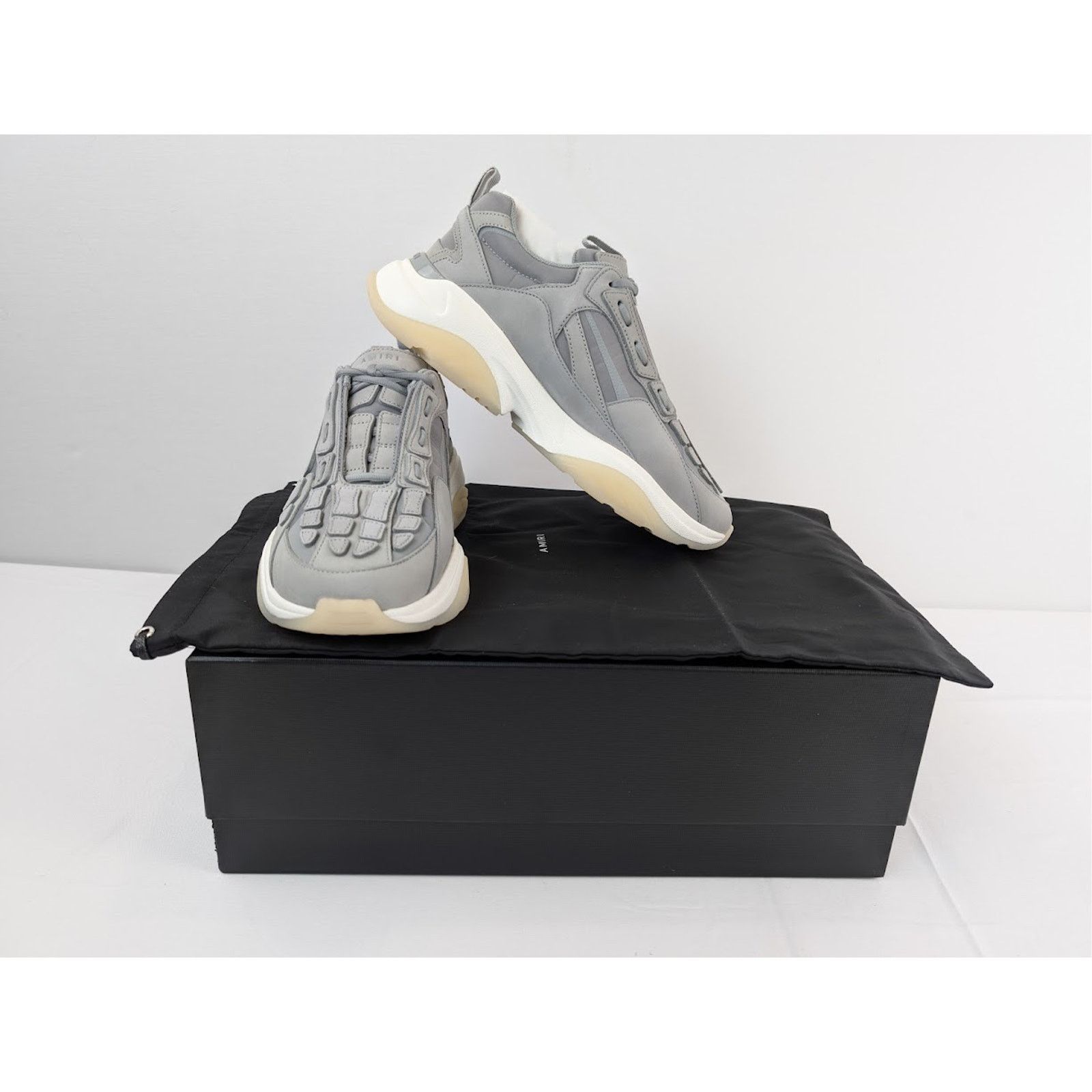 o1rshd1 Q:2 / Bone Runner in Gray