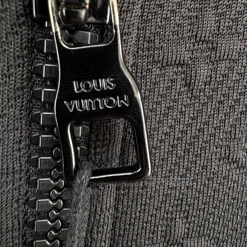 Louis Vuitton Louis Vuitton embossed dark pattern and full logo jacket Size US M / EU 48-50 / 2 - 6 Thumbnail
