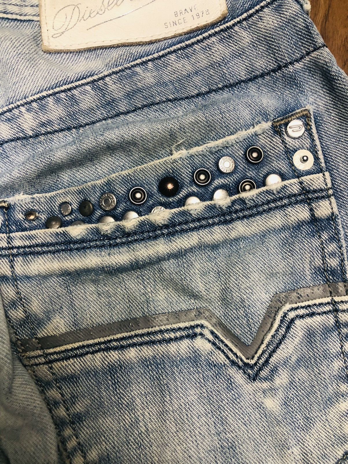 Diesel DIESEL Timmen W29 L32 Slim Bootcut Studded Jeans (38) Size US 29 - 21 Thumbnail