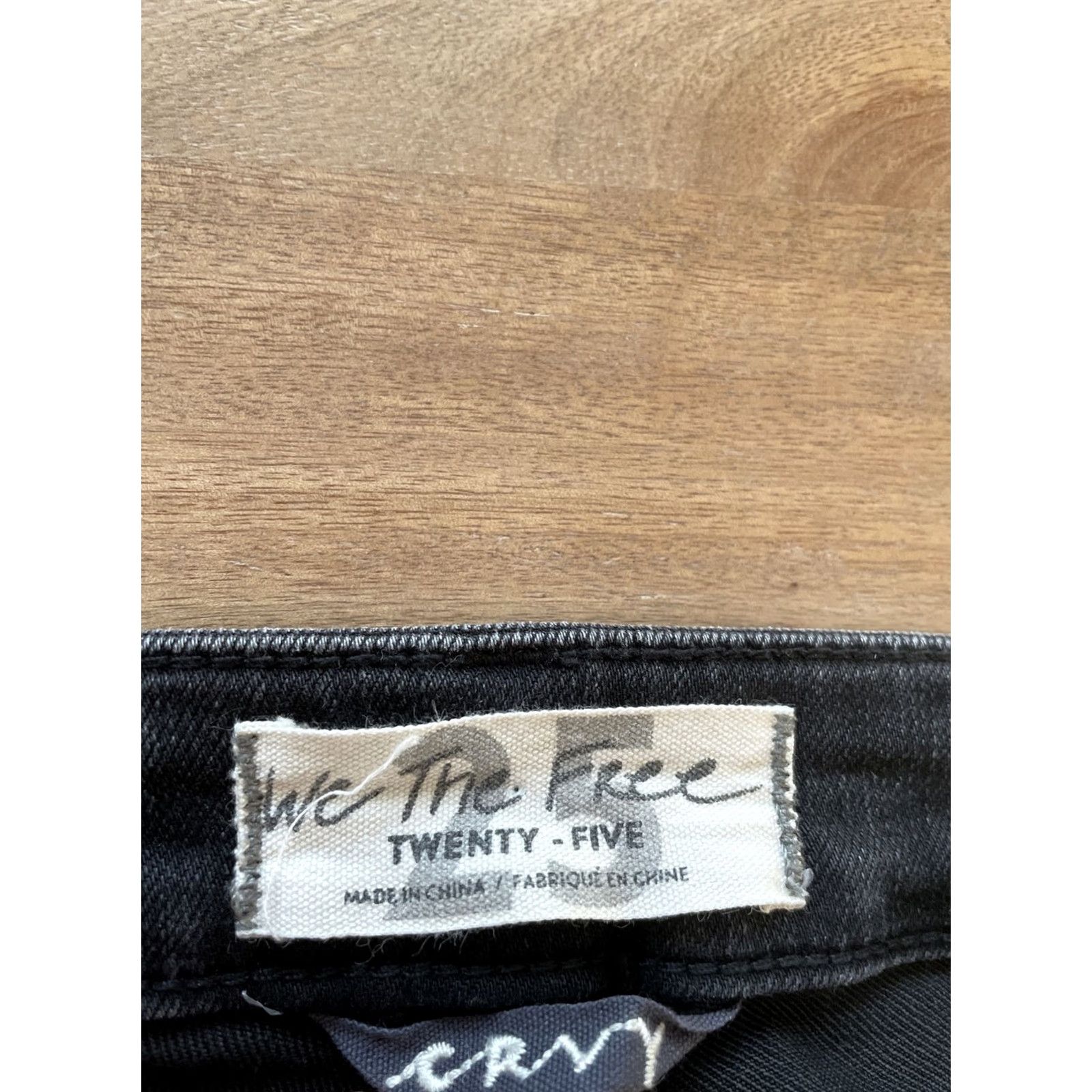 Vintage We The Free People Jeans 25 Crvy Curvy Black High Rise Stretch Raw Cut Off Hem Jeans Skinny Women's Regular Size 25 Black Distressed Denim Size 42" / US 20 - 3 Thumbnail