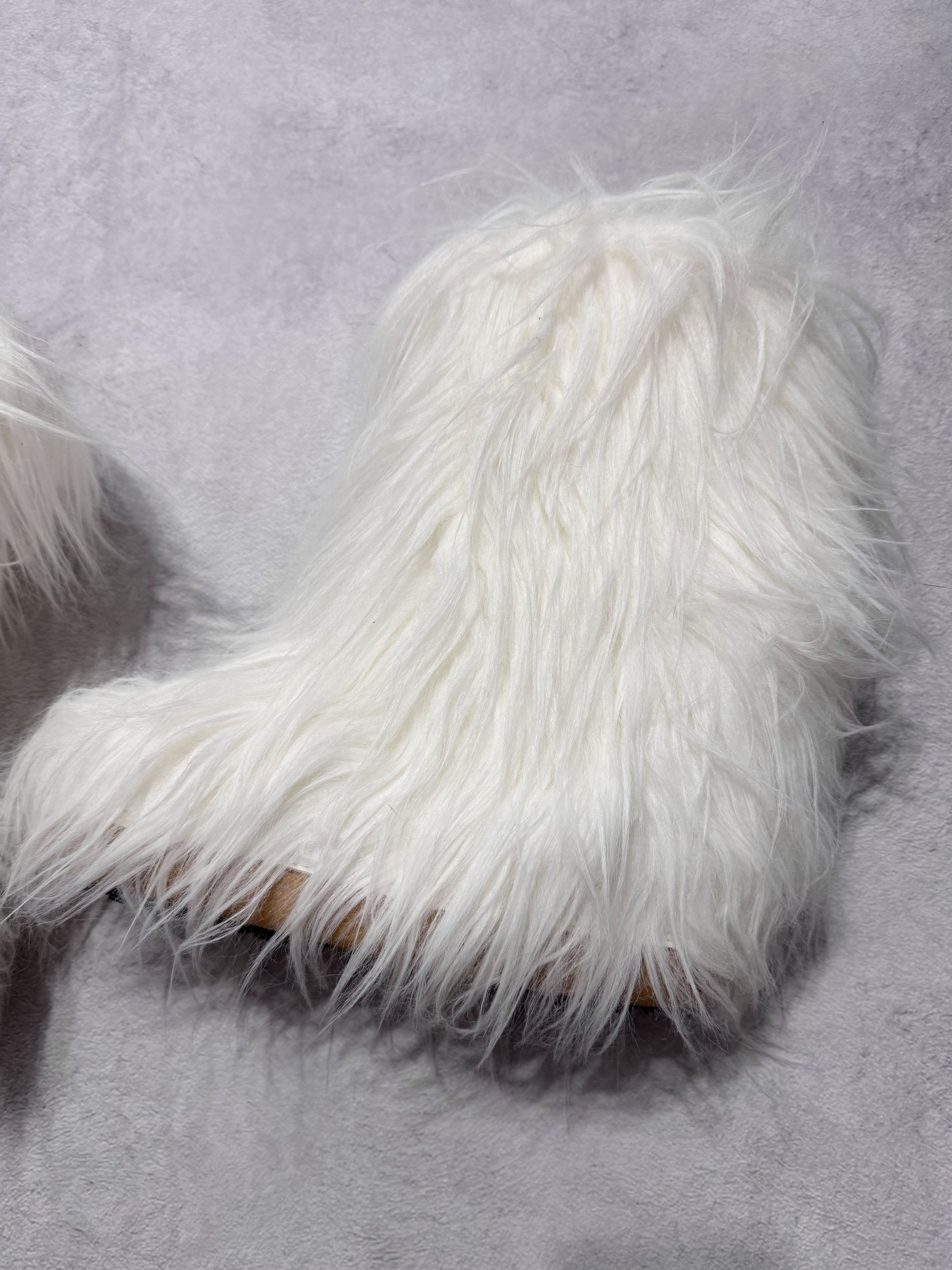 Bata Deadstock Y2K Bata Yeti White Fur Mohair Moon Boots 38-40 Size US 9 / IT 39 - 6 Thumbnail