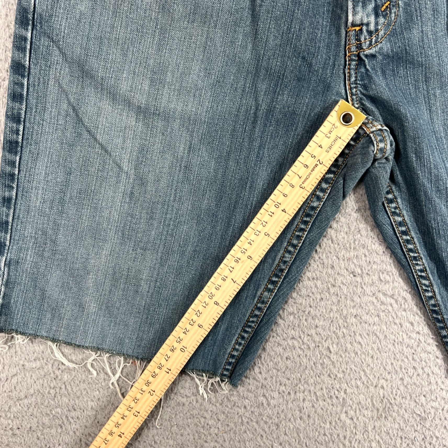 Levi's VINTAGE Levi's Bermuda Shorts Men 33 Blue Denim Casual Summer Beach Grunge 10" Inseam Size US 33 - 3 Thumbnail