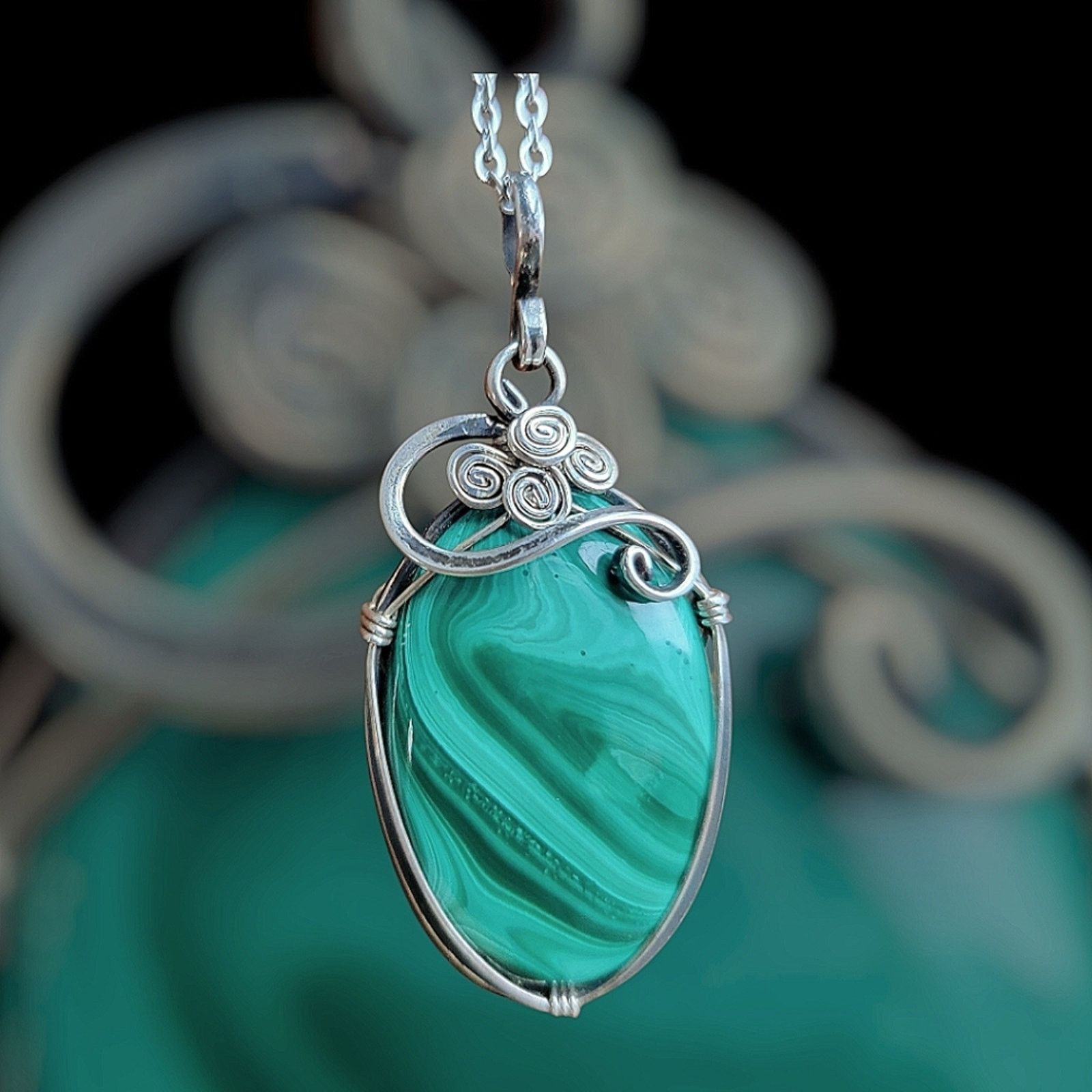 & Other Stories Malachite Silver Necklace, Malachite Pendant, Unique Design Size ONE SIZE - 2 Thumbnail