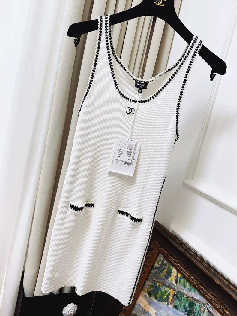 Chanel Chanel 22C early spring popular white pit stripe black edg Size XS / US 0-2 / IT 36-38 - 1 Thumbnail