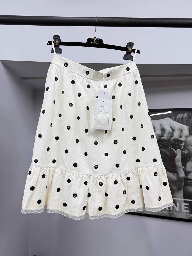 Chanel Chanel 23S black and white polkidot leather skirt Size 25" / US 0 / IT 36 - 1 Thumbnail