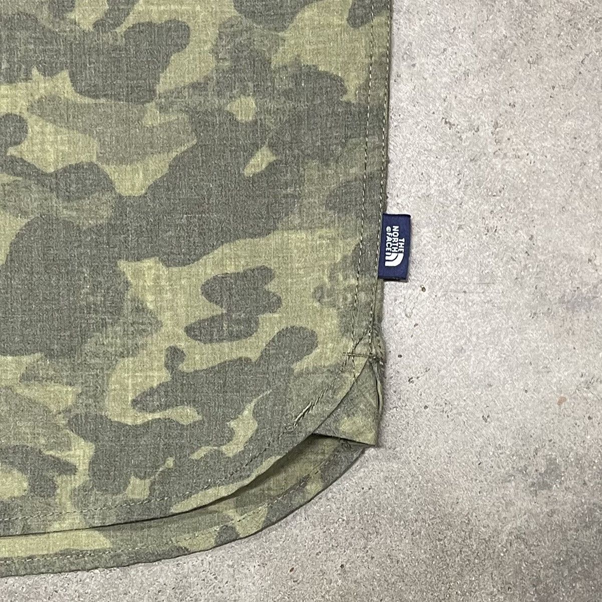 The North Face The North Face Camo Button Up Long Sleeve Shirt Size US XXL / EU 58 / 5 - 5 Thumbnail