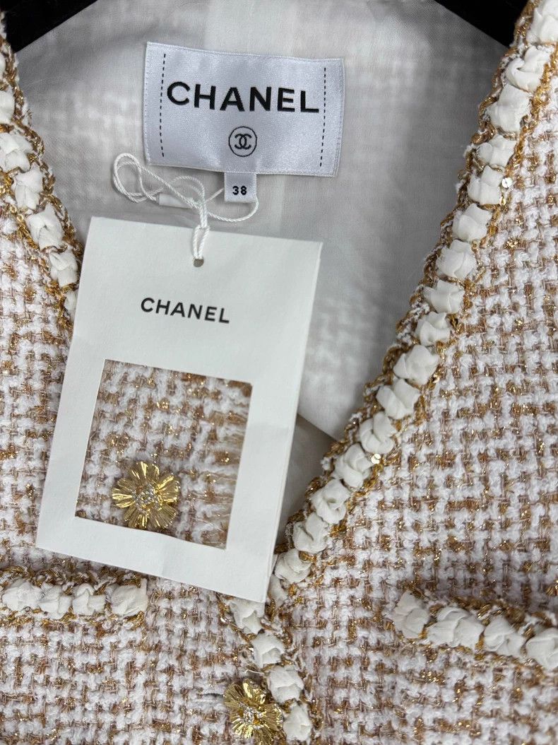 Chanel Chanel 26C gold stitched tweed four-pocket jacket Size XS / US 0-2 / IT 36-38 - 4 Thumbnail