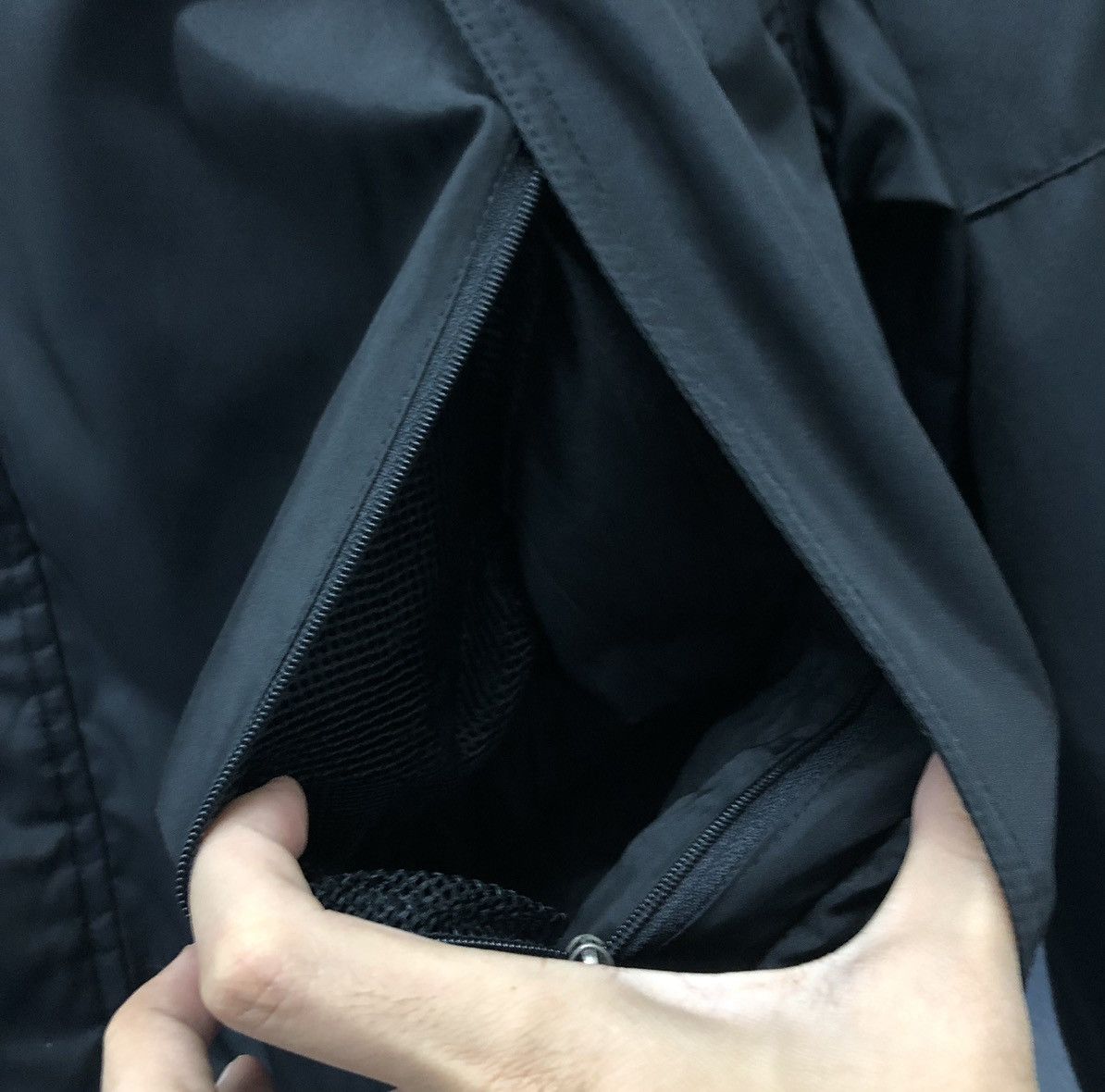 The North Face The North Face Summit Series Windbreaker (Size XL) Size US XL / EU 56 / 4 - 8 Thumbnail