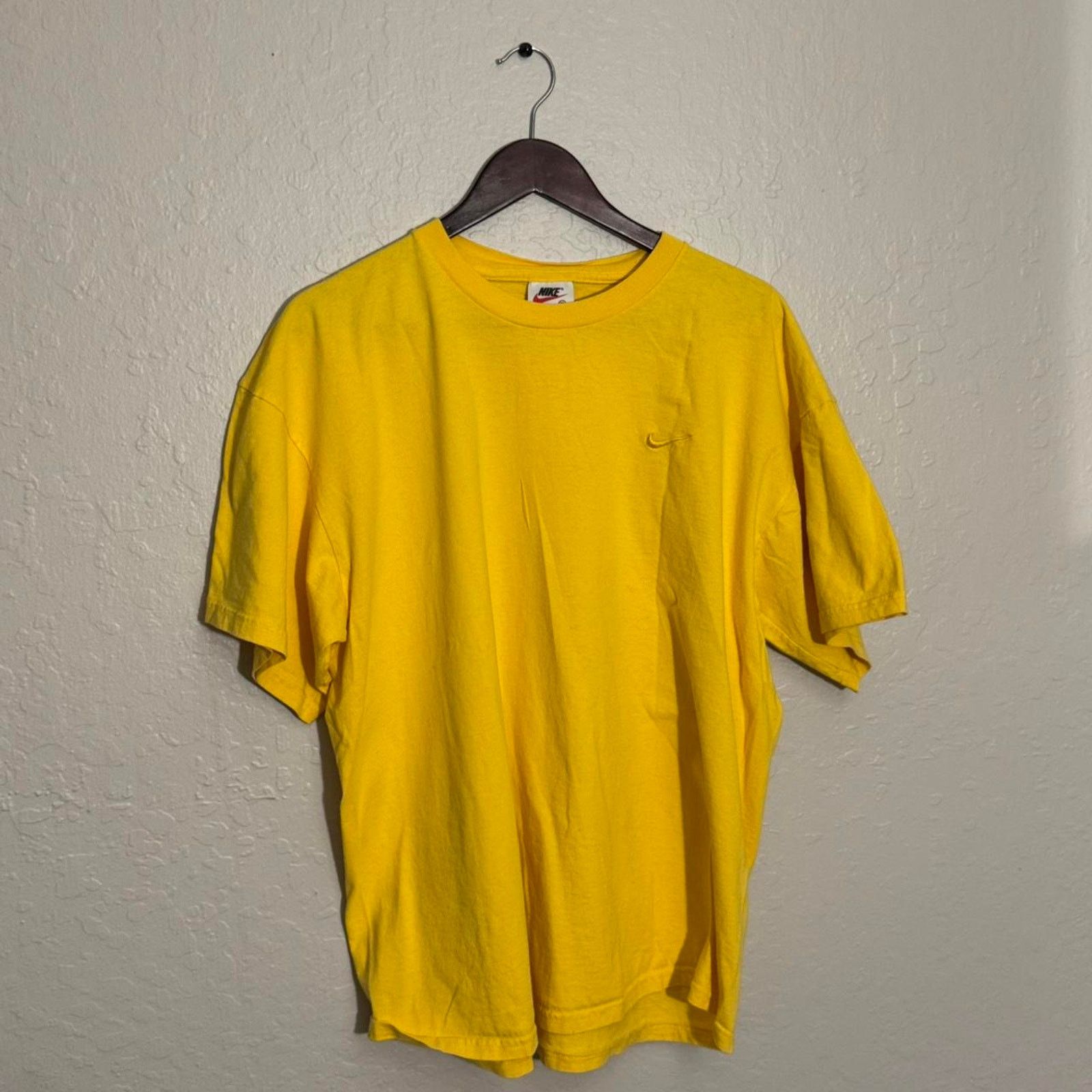 Nike Vintage yellow nike swoosh oversized shirt XL Size US XL / EU 56 / 4 - 2 Thumbnail