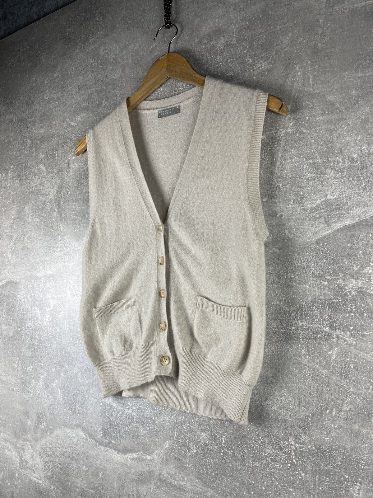 Margaret Howell Margaret Howell Cashmere Knit Vest with Button Front Beige Size S / US 4 / IT 40 - 2 Thumbnail