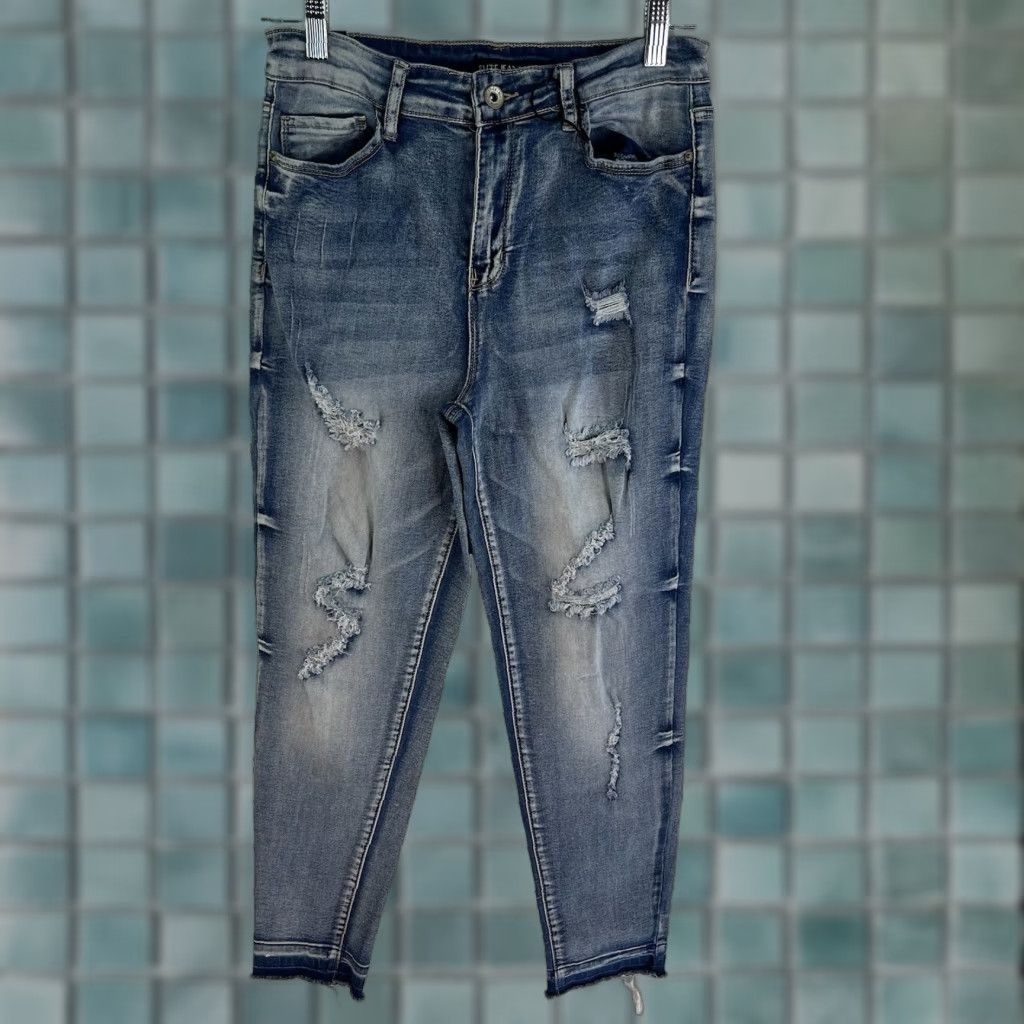 Denime VINTAGE Elite Jeans Distressed Croped Denim Womens Size 12 Blue 28x25 Cropped Regular Zip Button Logo Zipper 25 Inseam Size 34" / US 12 / IT 48 - 1 Thumbnail