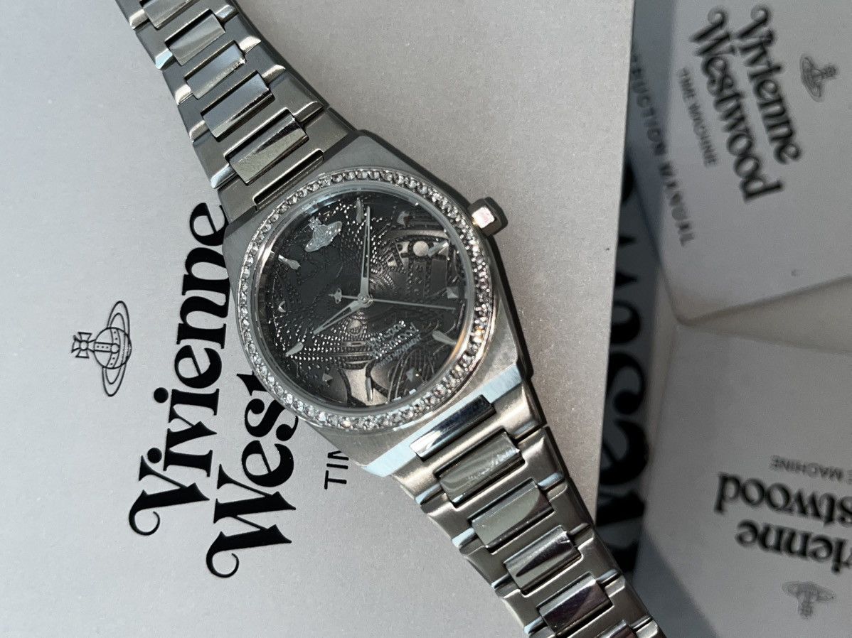 Vivienne Westwood Vintage Cyber Y2K Quartz Watch Silver Grey