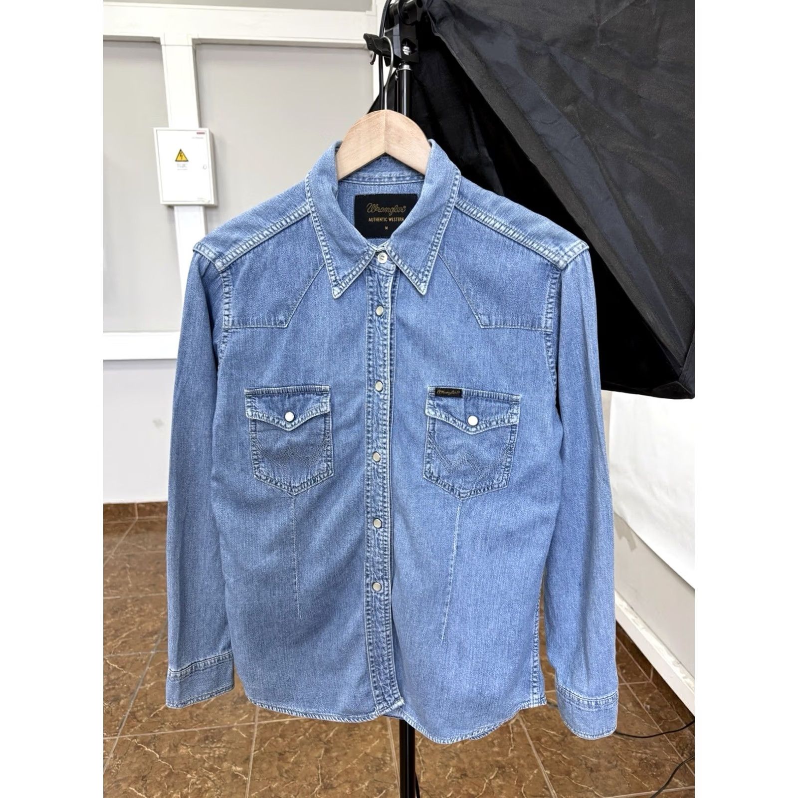 Wrangler VINTAGE Wrangler Denim Shirt Western USA M Blue Women Button-Up Size M / US 6-8 / IT 42-44 - 2 Thumbnail