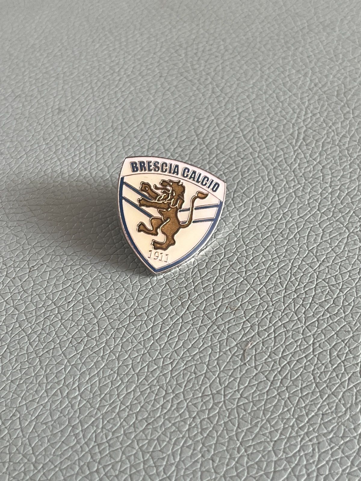 Vintage Brescia Calcio logo vintage pin Size ONE SIZE - 1 Thumbnail