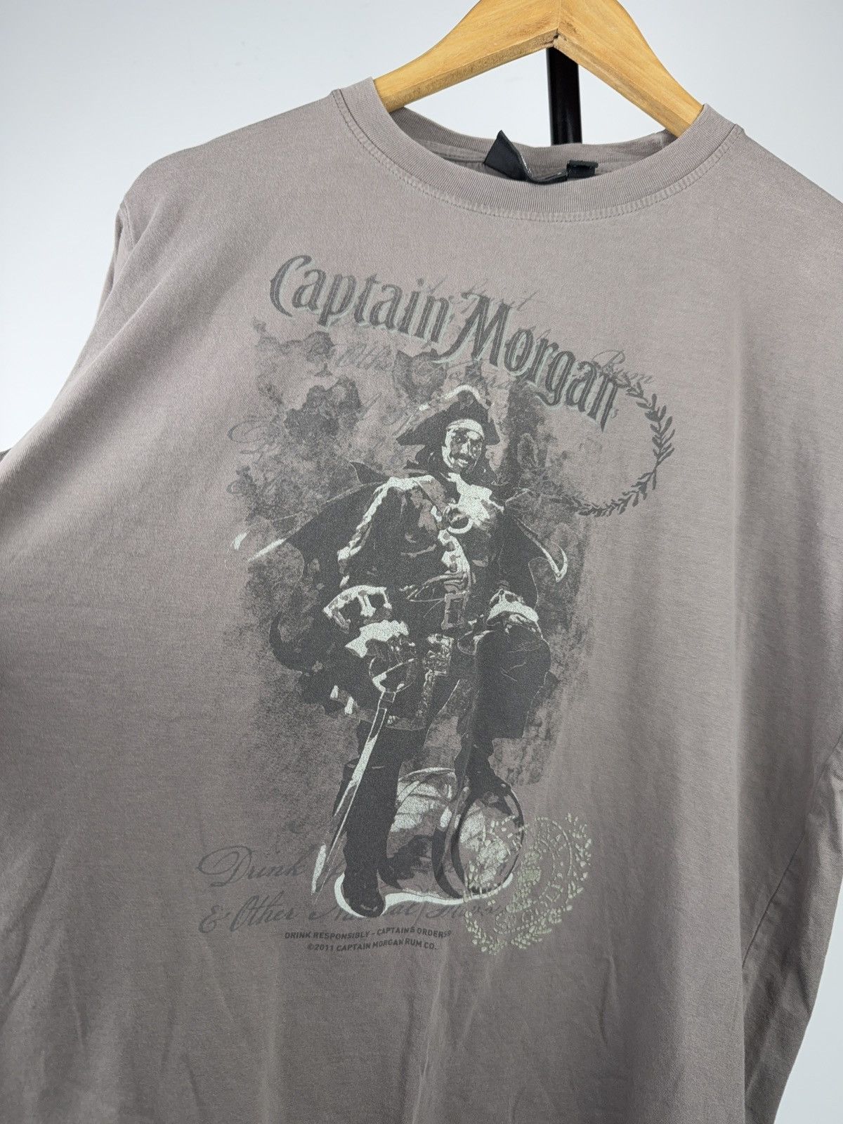Vintage Vintage 2011 Captain Morgan Promo 00s Graphic T-Shirt Size US M / EU 48-50 / 2 - 5 Thumbnail
