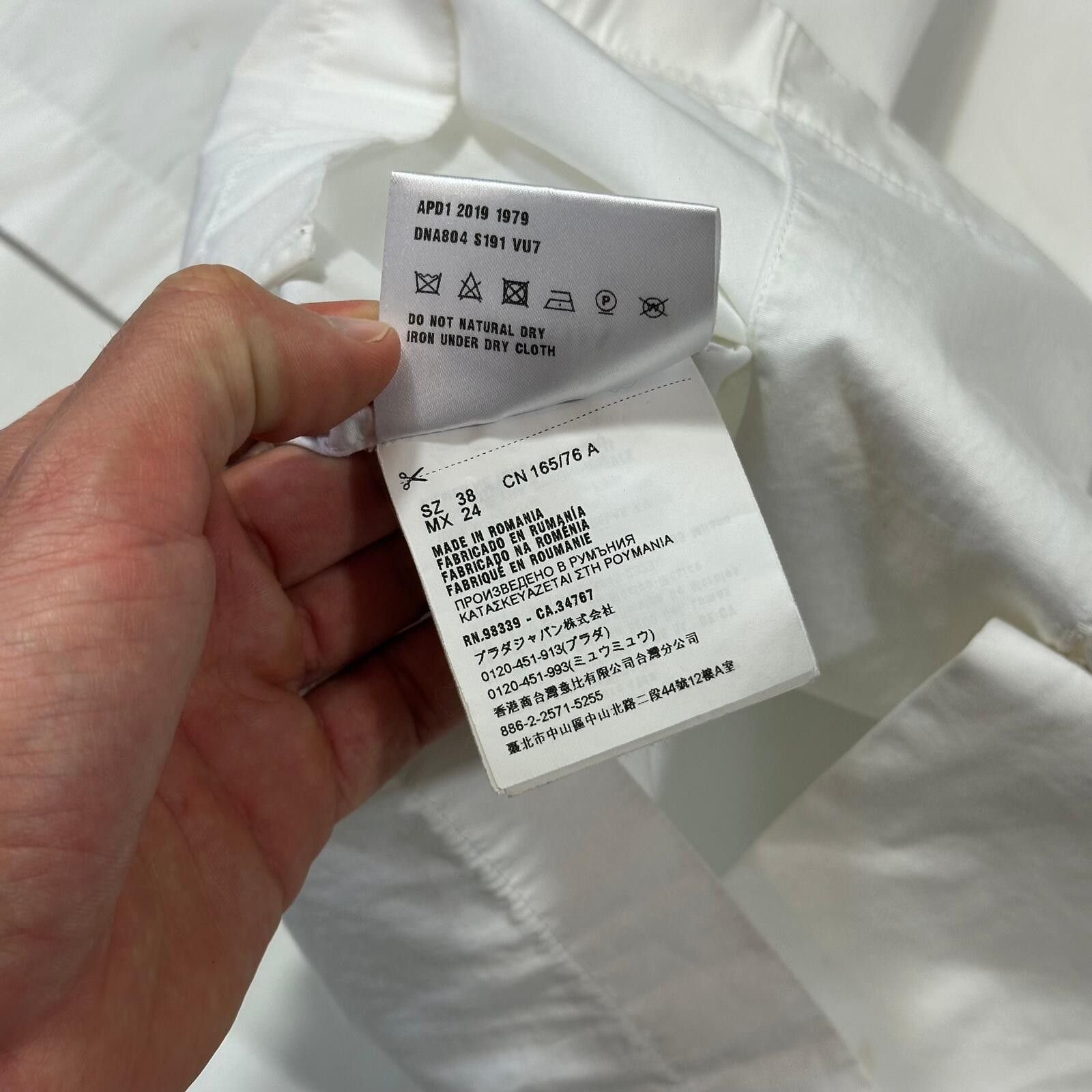 Prada Prada Milano 2019 Camp Collar Triangle Logo Boxy Shirt IT38 Size S / US 4 / IT 40 - 8 Thumbnail