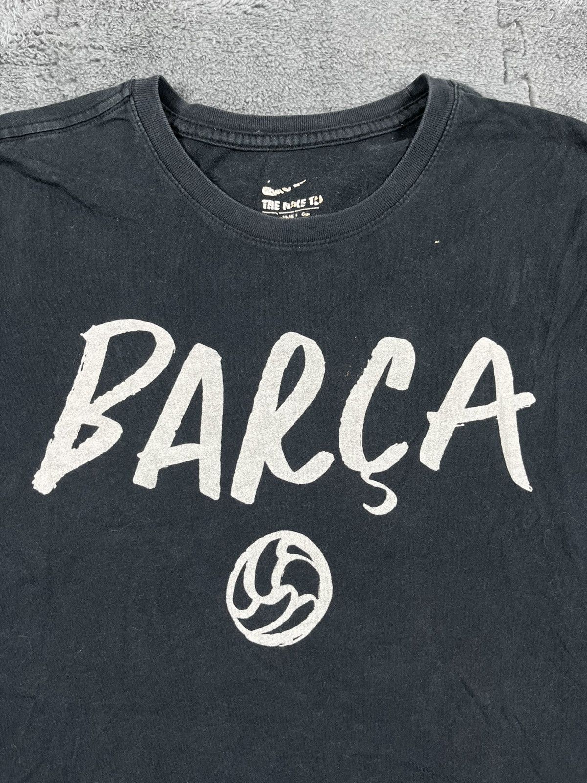 Nike Vintage Y2K Nike Barca Big Logo tee soccer jersey size M Size US M / EU 48-50 / 2 - 4 Thumbnail