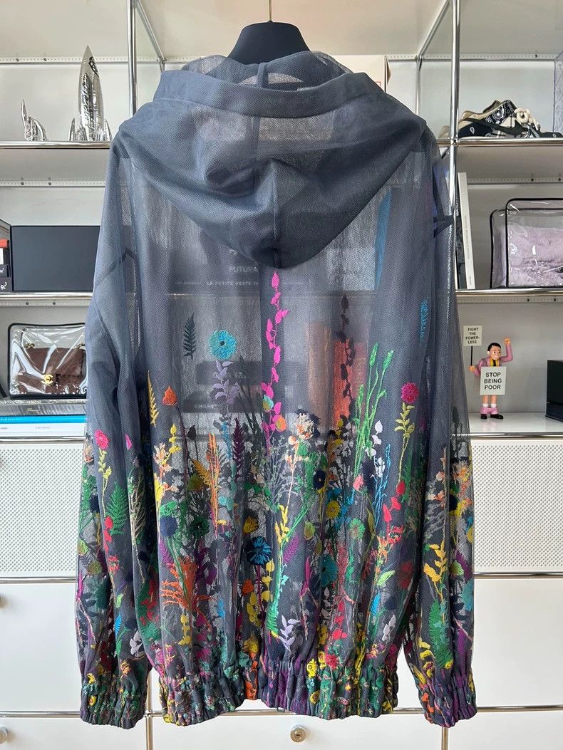 Louis Vuitton Louis Vuitton Floral embroidered beekeeping grey mesh 2-wa Size US M / EU 48-50 / 2 - 3 Thumbnail