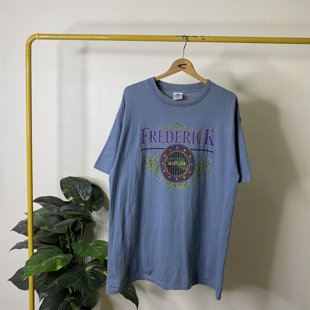 Vintage 1990s Frederick City Maryland Big Logo T Shirt Streetwear Size US L / EU 52-54 / 3 - 1 Thumbnail