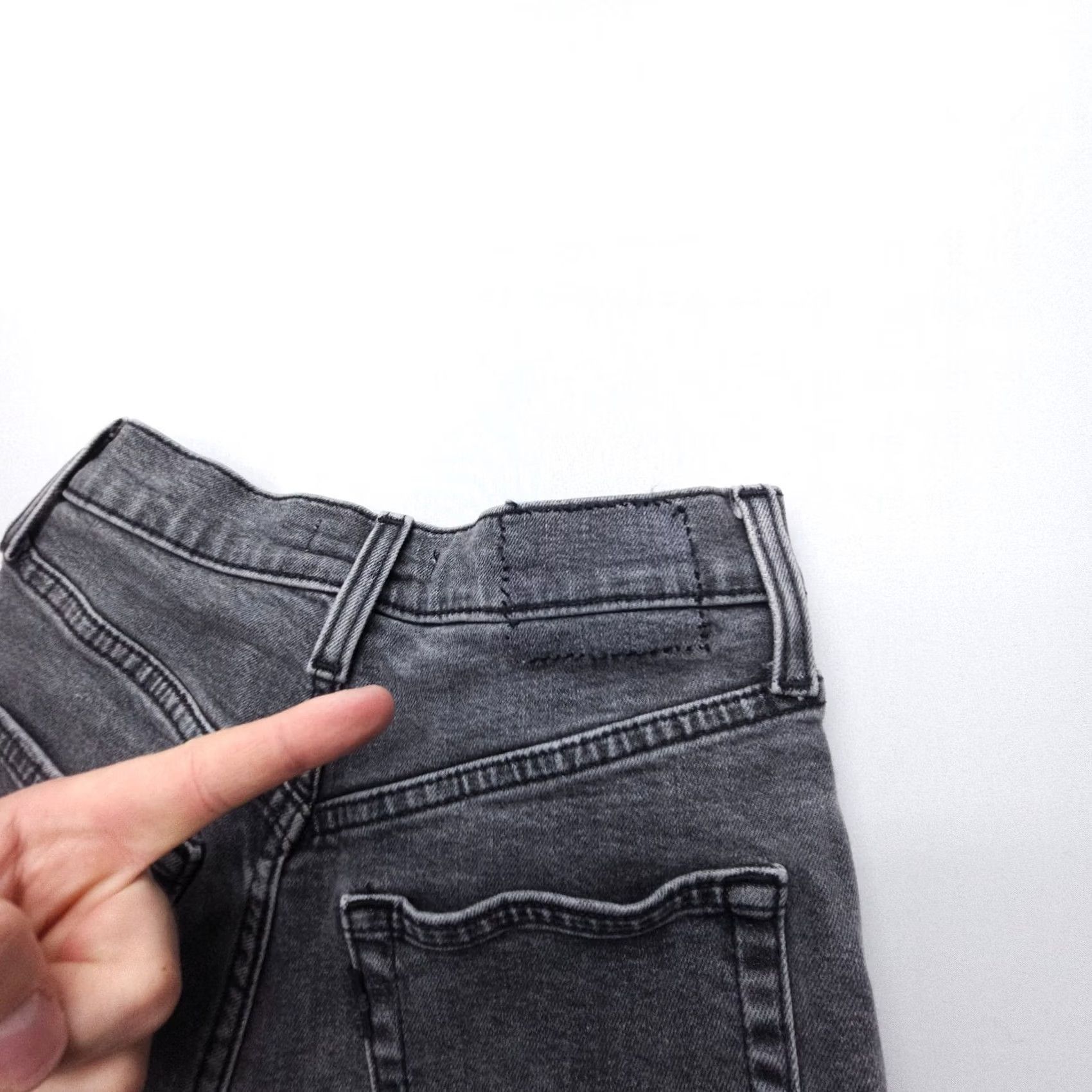Levi's Levi's Jeans High Waisted Taper Regular 24 Black Denim Stretch 25" Inseam 5-Pocket USA Women Regular Levi's Black Jeans Size 42" / US 20 - 4 Thumbnail