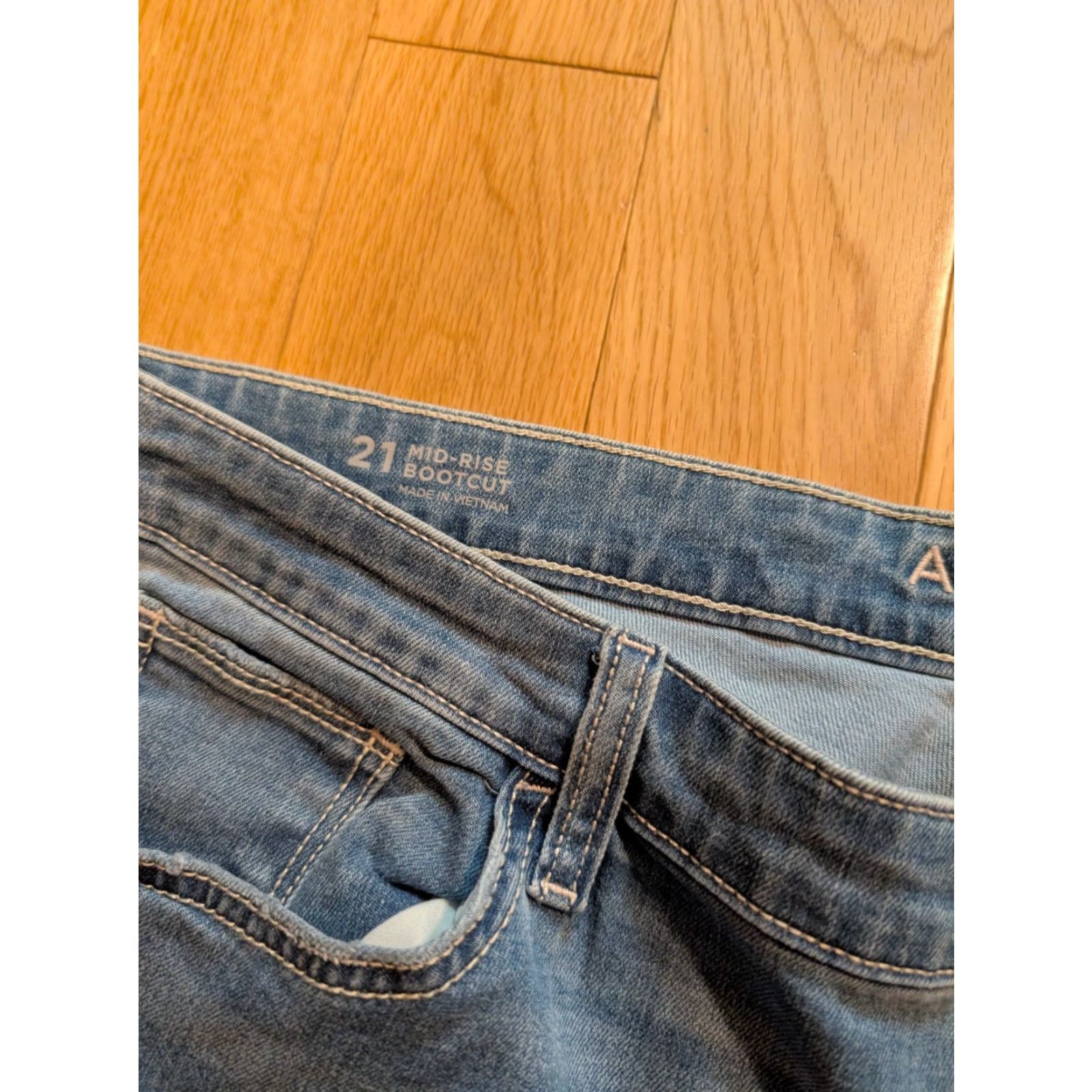 Vintage Arizona Light Wash Jeans Bootcut Mid Rise Size 21 Juniors Women NWT Denim Cotton Blend Stretch 31 In Inseam Size 42" / US 20 - 5 Thumbnail