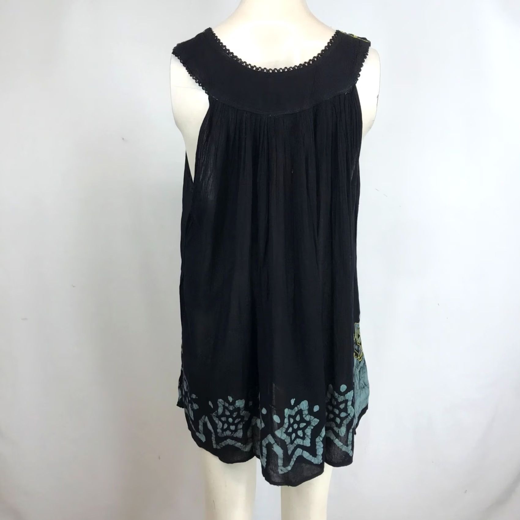 Vintage SAKKAS WOMEN'S FREE SIZE BLACK/MINT SLEEVELESS V NECK EMBROIDERED TOP Size ONE SIZE - 5 Thumbnail