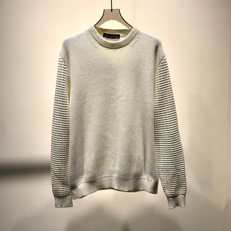 Louis Vuitton Louis Vuitton Solid Back Logo Embroidered Knit Sweater Size US L / EU 52-54 / 3 - 1 Thumbnail
