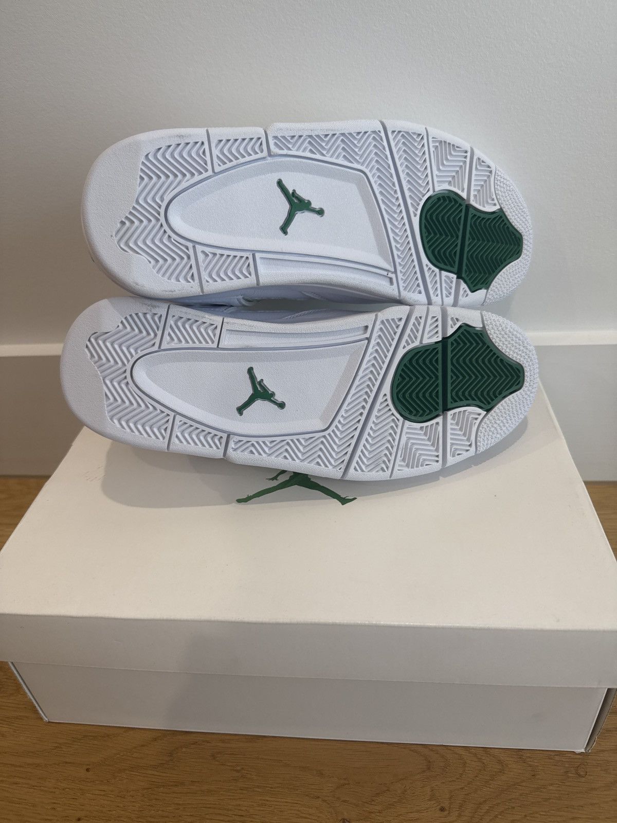 Nike Jordan 4 Retro Metallic Green Size US 9 / EU 42 - 2 Thumbnail
