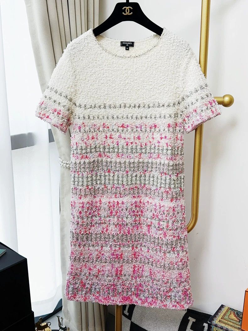 Chanel Chanel 18-year-old waterfall series pink shiny silk braide Size XS / US 0-2 / IT 36-38 - 1 Thumbnail