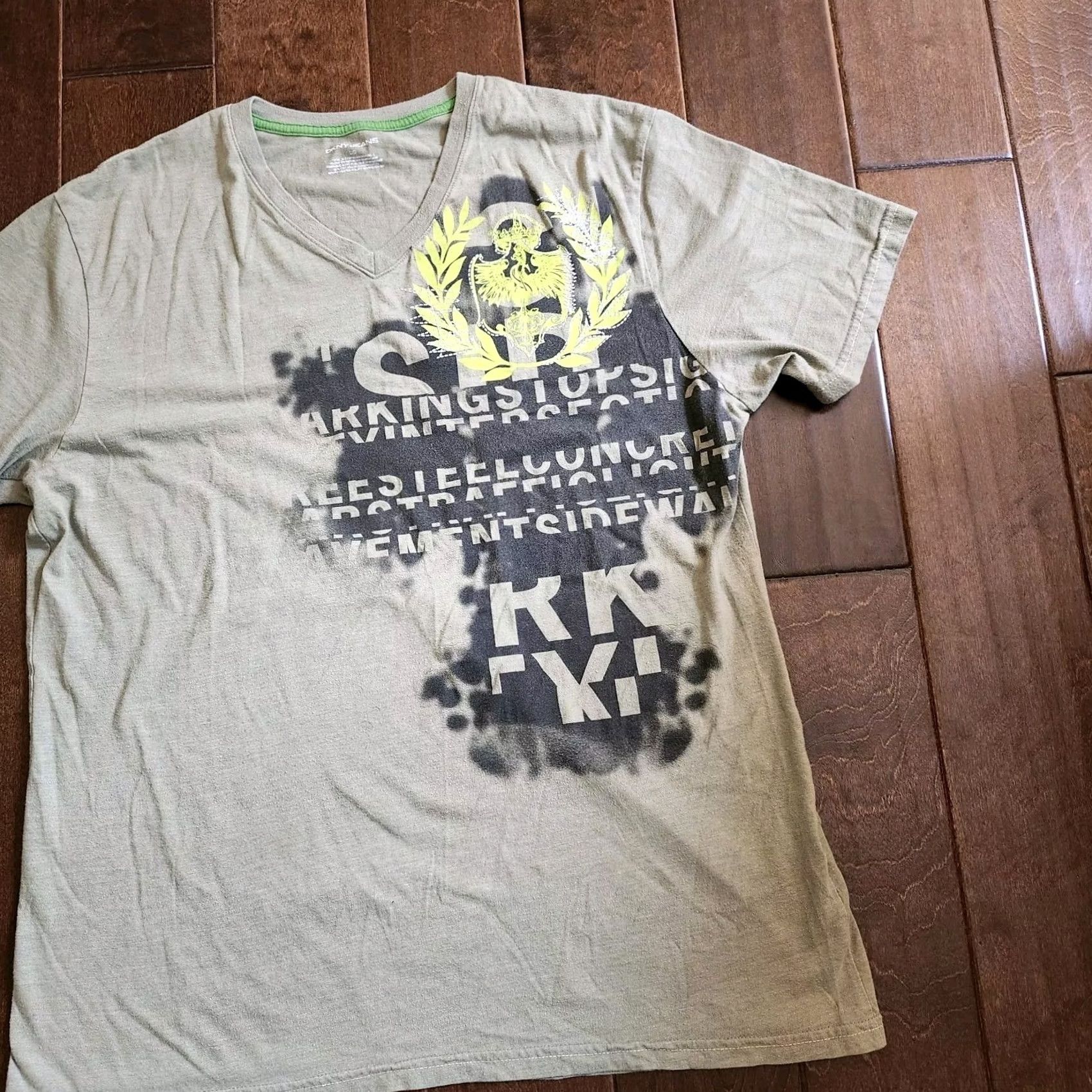 DKNY DKNY T-Shirt Men Green V-Neck Short Sleeve Size L Regular Cotton Polyester Graphic Print Shirt Mens Size US L / EU 52-54 / 3 - 4 Thumbnail